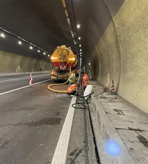 武义隧道排水渠清淤